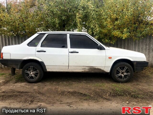 Белый ВАЗ 21099, объемом двигателя 1.5 л и пробегом 300 тыс. км за 1200 $, фото 3 на Automoto.ua