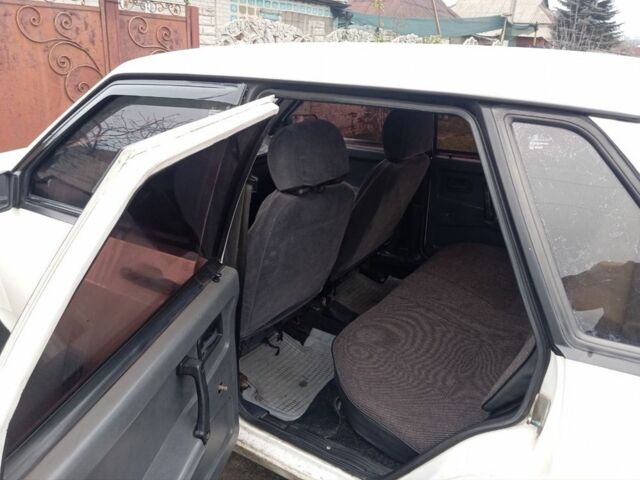 Білий ВАЗ 21099, об'ємом двигуна 1.5 л та пробігом 200 тис. км за 1650 $, фото 6 на Automoto.ua