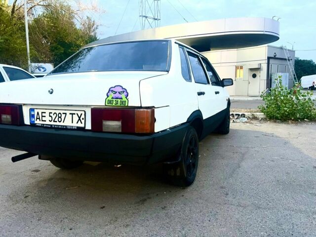 Белый ВАЗ 21099, объемом двигателя 1.5 л и пробегом 200 тыс. км за 1350 $, фото 6 на Automoto.ua