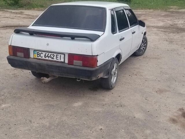 Белый ВАЗ 21099, объемом двигателя 1.5 л и пробегом 40 тыс. км за 655 $, фото 2 на Automoto.ua