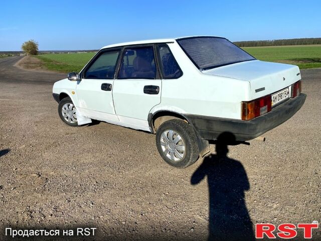 Белый ВАЗ 21099, объемом двигателя 1.5 л и пробегом 330 тыс. км за 750 $, фото 1 на Automoto.ua