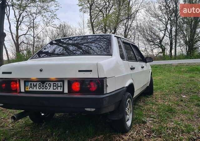 Белый ВАЗ 21099, объемом двигателя 1.5 л и пробегом 489 тыс. км за 1200 $, фото 5 на Automoto.ua