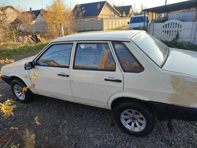 Белый ВАЗ 21099, объемом двигателя 1.5 л и пробегом 86 тыс. км за 700 $, фото 3 на Automoto.ua