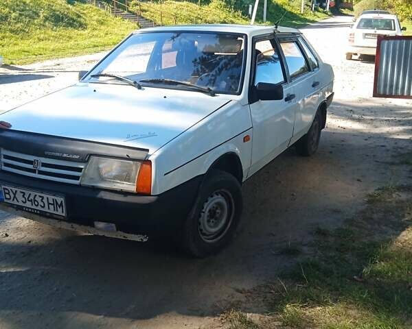 Белый ВАЗ 21099, объемом двигателя 1.6 л и пробегом 200 тыс. км за 1200 $, фото 1 на Automoto.ua