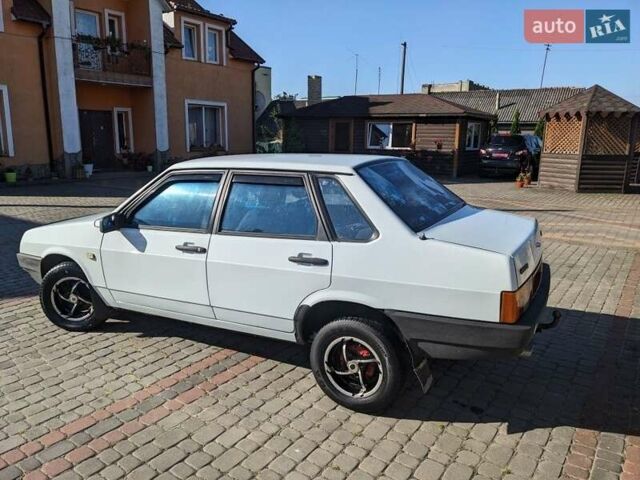 Белый ВАЗ 21099, объемом двигателя 1.5 л и пробегом 100 тыс. км за 1600 $, фото 3 на Automoto.ua