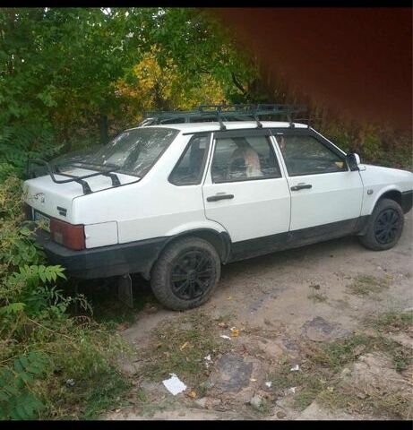 Белый ВАЗ 21099, объемом двигателя 1.5 л и пробегом 200 тыс. км за 800 $, фото 1 на Automoto.ua