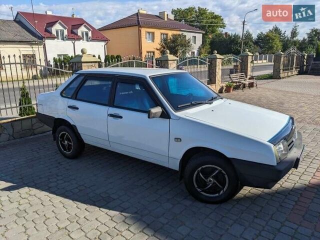 Белый ВАЗ 21099, объемом двигателя 1.5 л и пробегом 100 тыс. км за 1600 $, фото 1 на Automoto.ua