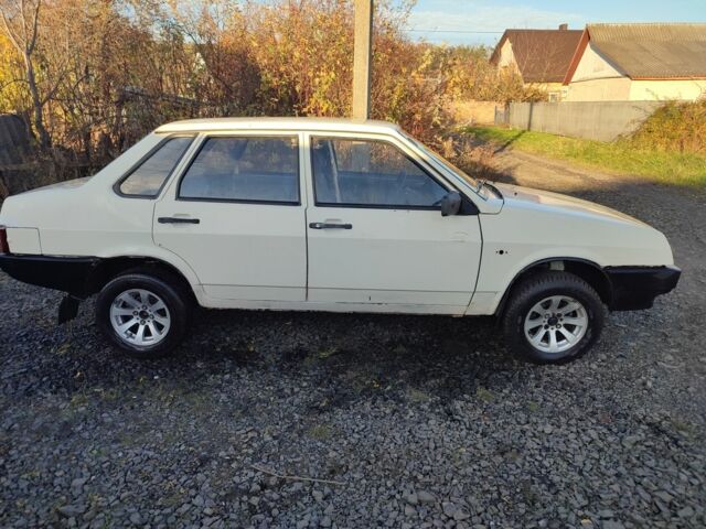 Белый ВАЗ 21099, объемом двигателя 1.5 л и пробегом 86 тыс. км за 700 $, фото 2 на Automoto.ua