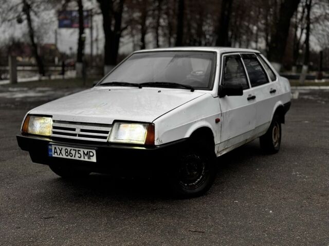 Белый ВАЗ 21099, объемом двигателя 1.5 л и пробегом 100 тыс. км за 900 $, фото 1 на Automoto.ua