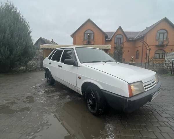 Белый ВАЗ 21099, объемом двигателя 1.6 л и пробегом 250 тыс. км за 950 $, фото 2 на Automoto.ua