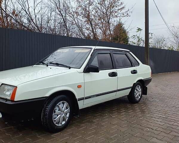 Белый ВАЗ 21099, объемом двигателя 1.5 л и пробегом 210 тыс. км за 1450 $, фото 3 на Automoto.ua