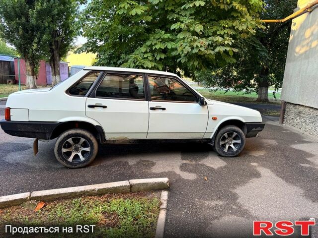 Белый ВАЗ 21099, объемом двигателя 1.5 л и пробегом 200 тыс. км за 1000 $, фото 1 на Automoto.ua