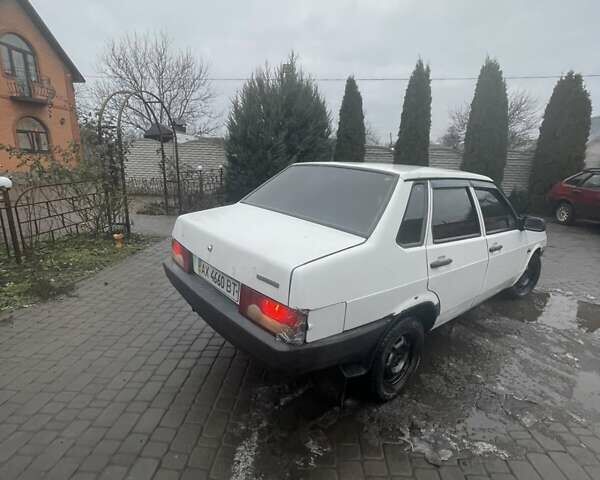 Белый ВАЗ 21099, объемом двигателя 1.6 л и пробегом 250 тыс. км за 950 $, фото 5 на Automoto.ua