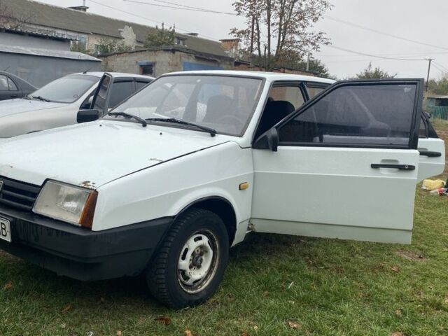 Белый ВАЗ 21099, объемом двигателя 1.5 л и пробегом 3 тыс. км за 888 $, фото 2 на Automoto.ua