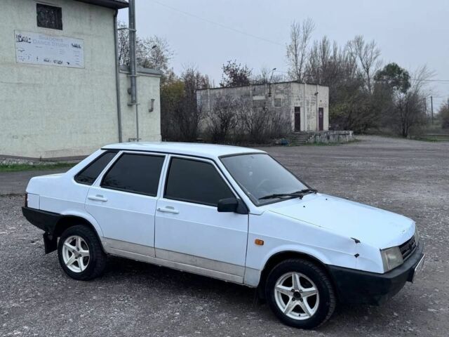 Белый ВАЗ 21099, объемом двигателя 1.5 л и пробегом 97 тыс. км за 1050 $, фото 3 на Automoto.ua