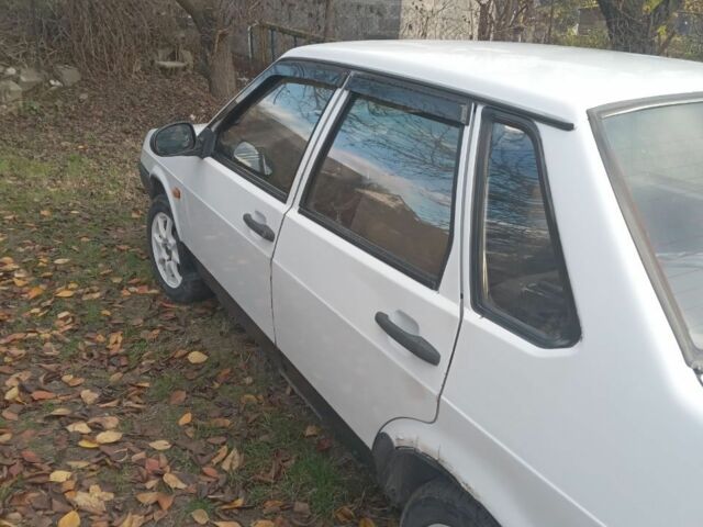 Белый ВАЗ 21099, объемом двигателя 1.5 л и пробегом 80 тыс. км за 642 $, фото 2 на Automoto.ua