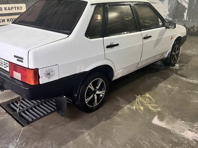 Белый ВАЗ 21099, объемом двигателя 1.5 л и пробегом 150 тыс. км за 1300 $, фото 2 на Automoto.ua