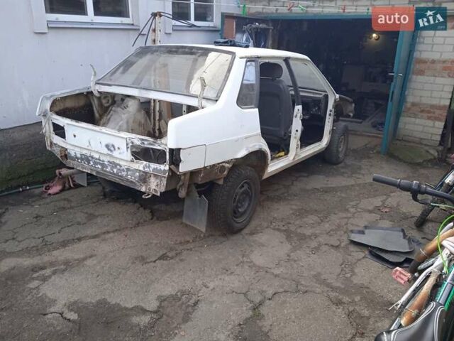 Белый ВАЗ 21099, объемом двигателя 1.5 л и пробегом 200 тыс. км за 600 $, фото 4 на Automoto.ua