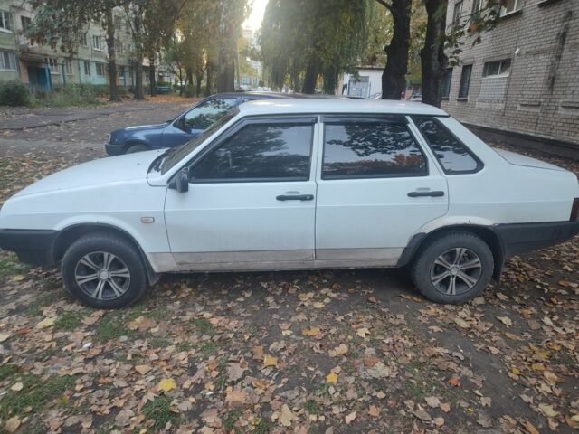 Белый ВАЗ 21099, объемом двигателя 1.5 л и пробегом 195 тыс. км за 1079 $, фото 2 на Automoto.ua