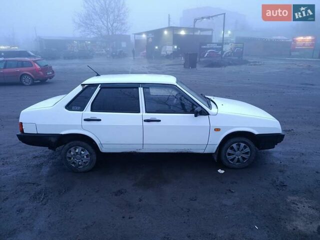 Белый ВАЗ 21099, объемом двигателя 1.5 л и пробегом 100 тыс. км за 1350 $, фото 3 на Automoto.ua