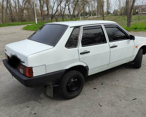 Белый ВАЗ 21099, объемом двигателя 1.5 л и пробегом 200 тыс. км за 1600 $, фото 5 на Automoto.ua