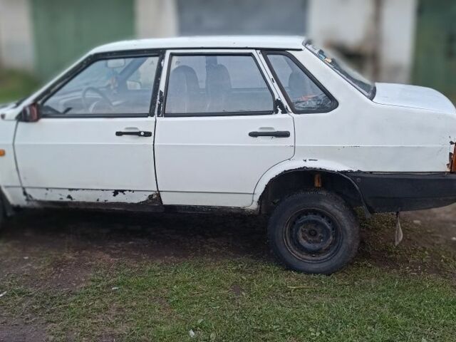 Белый ВАЗ 21099, объемом двигателя 1.5 л и пробегом 139 тыс. км за 750 $, фото 4 на Automoto.ua