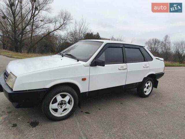 Белый ВАЗ 21099, объемом двигателя 1.5 л и пробегом 402 тыс. км за 1500 $, фото 2 на Automoto.ua