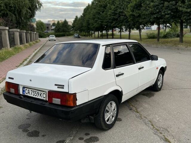 Белый ВАЗ 21099, объемом двигателя 1.5 л и пробегом 225 тыс. км за 1150 $, фото 3 на Automoto.ua