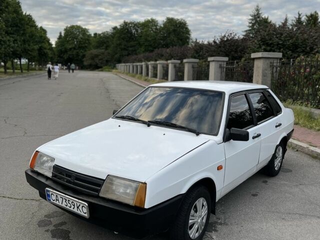 Белый ВАЗ 21099, объемом двигателя 1.5 л и пробегом 225 тыс. км за 1150 $, фото 1 на Automoto.ua