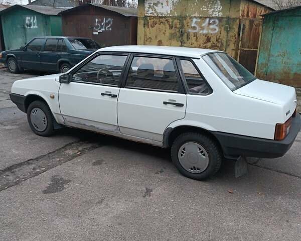 Белый ВАЗ 21099, объемом двигателя 1.5 л и пробегом 136 тыс. км за 1200 $, фото 1 на Automoto.ua