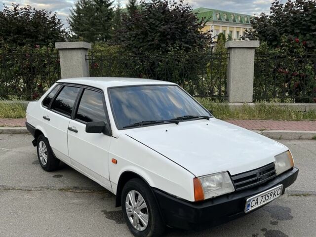 Белый ВАЗ 21099, объемом двигателя 1.5 л и пробегом 225 тыс. км за 1150 $, фото 2 на Automoto.ua
