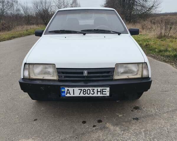 Белый ВАЗ 21099, объемом двигателя 1.5 л и пробегом 402 тыс. км за 1500 $, фото 1 на Automoto.ua