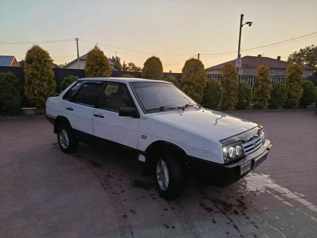 Белый ВАЗ 21099, объемом двигателя 1.5 л и пробегом 350 тыс. км за 950 $, фото 5 на Automoto.ua