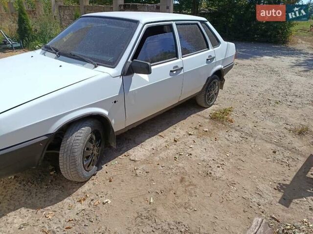 Белый ВАЗ 21099, объемом двигателя 1.5 л и пробегом 300 тыс. км за 900 $, фото 4 на Automoto.ua