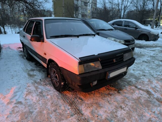 Белый ВАЗ 21099, объемом двигателя 1.5 л и пробегом 70 тыс. км за 1600 $, фото 1 на Automoto.ua