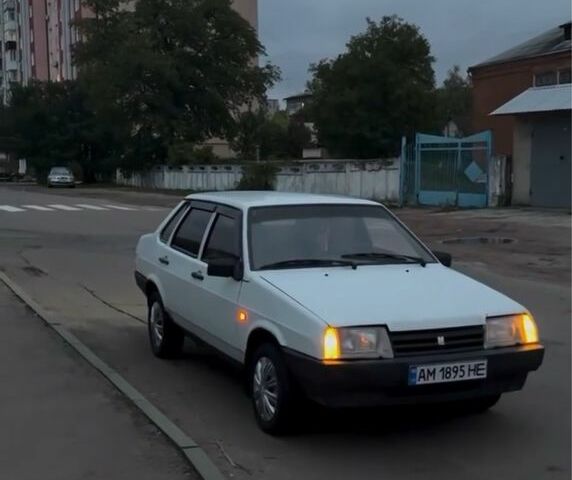 Белый ВАЗ 21099, объемом двигателя 1.5 л и пробегом 280 тыс. км за 856 $, фото 1 на Automoto.ua