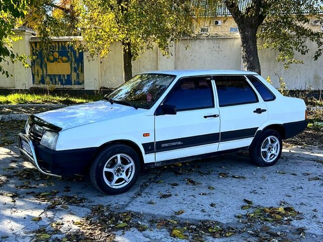 Білий ВАЗ 21099, об'ємом двигуна 1.5 л та пробігом 166 тис. км за 1350 $, фото 1 на Automoto.ua
