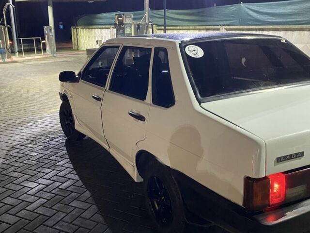 Белый ВАЗ 21099, объемом двигателя 1.5 л и пробегом 130 тыс. км за 1400 $, фото 9 на Automoto.ua