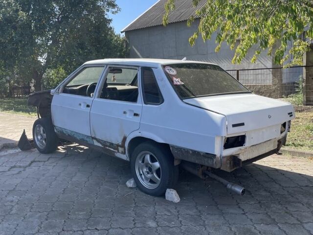 Белый ВАЗ 21099, объемом двигателя 1.5 л и пробегом 100 тыс. км за 500 $, фото 1 на Automoto.ua