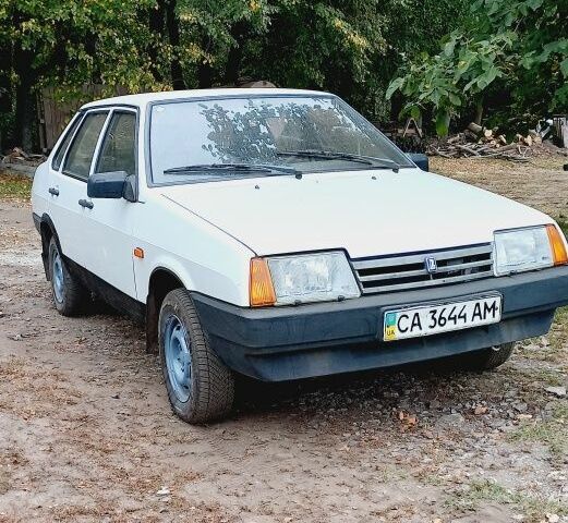 Білий ВАЗ 21099, об'ємом двигуна 0 л та пробігом 150 тис. км за 2000 $, фото 2 на Automoto.ua