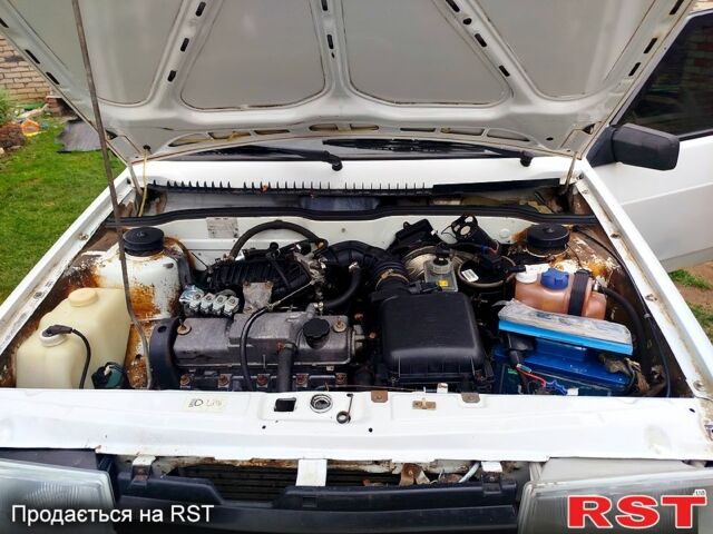 Білий ВАЗ 21099, об'ємом двигуна 1.6 л та пробігом 100 тис. км за 1699 $, фото 4 на Automoto.ua