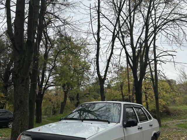 ВАЗ 21099 2008 у Кривому Розі на Automoto.ua Білий ВАЗ 21099, об'ємом двигуна 1.6 л та пробігом 53 тис. км за 1250 $, фото 4 на Automoto.ua