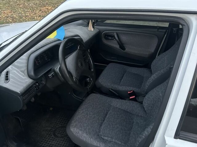 Белый ВАЗ 21099, объемом двигателя 1.5 л и пробегом 165 тыс. км за 2300 $, фото 4 на Automoto.ua