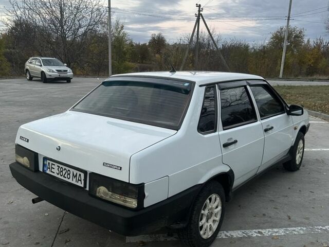 Белый ВАЗ 21099, объемом двигателя 1.5 л и пробегом 165 тыс. км за 2300 $, фото 3 на Automoto.ua