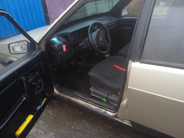 Бежевый ВАЗ 21099, объемом двигателя 1.5 л и пробегом 230 тыс. км за 1100 $, фото 4 на Automoto.ua