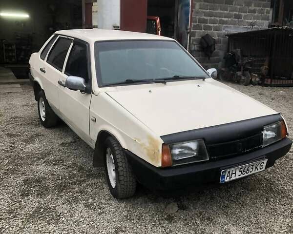 Бежевый ВАЗ 21099, объемом двигателя 1.5 л и пробегом 200 тыс. км за 600 $, фото 1 на Automoto.ua