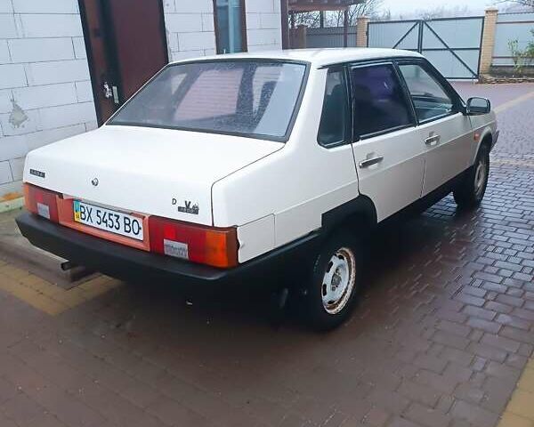 Бежевый ВАЗ 21099, объемом двигателя 1.5 л и пробегом 110 тыс. км за 1100 $, фото 2 на Automoto.ua