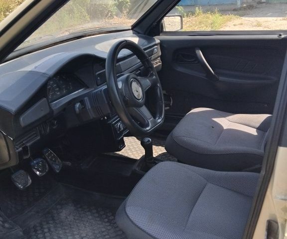 Бежевый ВАЗ 21099, объемом двигателя 1.3 л и пробегом 1000 тыс. км за 858 $, фото 4 на Automoto.ua