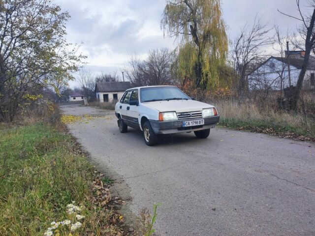 Бежевый ВАЗ 21099, объемом двигателя 1.5 л и пробегом 1000 тыс. км за 700 $, фото 2 на Automoto.ua