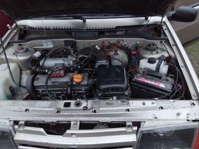 Бежевый ВАЗ 21099, объемом двигателя 1.5 л и пробегом 250 тыс. км за 400 $, фото 3 на Automoto.ua